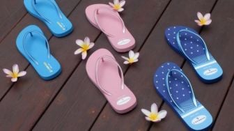 Dapat Sandal untuk Lebaran dari Pacar, Cewek Ini Malah Bete dengan Modelnya