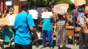 Demo Tolak Gedung SD Jadi Tempat Isolasi Covid, Begini Alasan Warga Baratajaya Surabaya