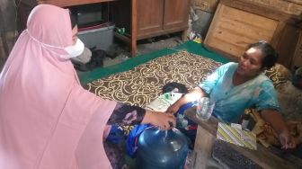 Sambangi Rumah Bocah Pencari Botol Bekas yang Viral, Anggota DPRD Bantul Upayakan Bantuan