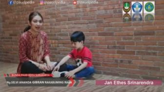 PTM di Solo Sudah Dimulai, Anak Sulung Gibran Ternyata Masih Sekolah di Rumah