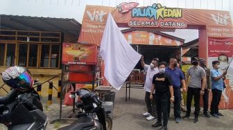 Menyerah dengan Situasi PPKM, Pedagang Kuliner di Pajak Kedan MMTC Kibarkan Bendera Putih