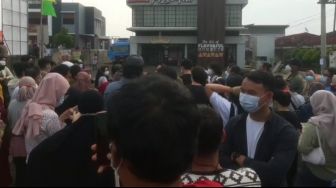 Gara-gara Kabar Hoaks, Vaksinasi di Pizza Hut Bandar Lampung Timbulkan Kerumunan