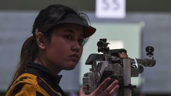 Atlet menembak putri Indonesia Vidya Rafika Toyyiba bertanding di babak kualifikasi 10 meter Air Rifle Olimpiade Tokyo 2020 di di Asaka Shooting Range, Tokyo, Jepang, Sabtu (24/7/2021). [ANTARA FOTO/Sigid Kurniawan]