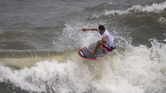 Juarai Sydney Surf Pro, Menpora Berharap Prestasi Rio Waida Berlanjut di WSL Banyuwangi