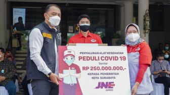 JNE Salurkan 2275 Antigen dan 2720 Masker N95 untuk Pemkot Surabaya