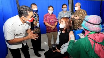 Hadiri Sentra Vaksin Bersama OJK-Perbarindo, Kamrussamad: Penting untuk Cegah Covid