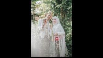 Viral Pengantin Nikah Saat PPKM, Pelaminan ngumpet di kebon Hingga Foto di Kandang Sapi