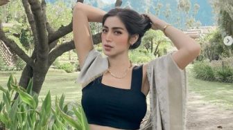 Jedar Buka Empat Kancing Baju, Oh Seksinya. Netizen: Pembangkit Imun