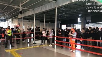 Waduh, Antrean di Stasiun KRL Commuter Line Bojonggede Membludak