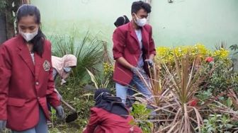 Aksi Reboisasi Toga PMM 90 UMM Bersama Masyarakat Desa Babadan