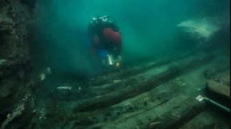 Pemakaman Tersembunyi dan Kapal Kuno Ditemukan di Kota Bawah Laut Mesir