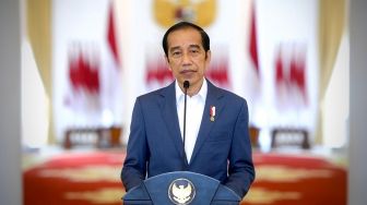 Jokowi Klaim Tren Kasud Covid-19 Turun, PPKM Level 4 Diperpanjang