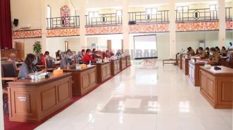 Banggar DPRD Landak Bersama TAPD Bahas Laporan Realisasi Semester 1 