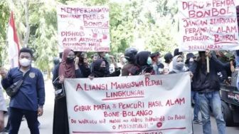 Mahasiswa Demo Minta Pemerintah Stop Aktivitas Tambang Batu Hitam di Gorontalo