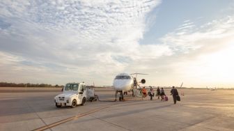 Ribuan warga China dan Jepang berbondong-bondong tinggalkan Indonesia