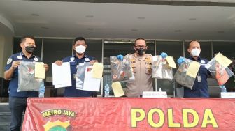 Resmi Tersangka, Yosi Raup Rp60 Juta Bermodal Beli Seragam Satpol PP di Pasar Senen