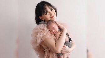 Potret Bahagia Angelica Simperler dan Anak