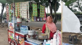 Pedagang Stadion Ciceri Menjerit, Kompak Pasang Bendera Putih Protes Perpanjangan PPKM