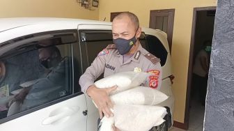 Polsek Ciampea Sebar 1,6 Ton Beras ke Warga Terdampak Covid 19