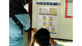 Mahasiswa KKN UM Membuat Video dan Poster Cara Mencuci Tangan Pakai Sabun