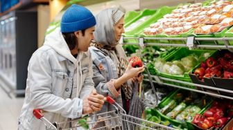 Gara-Gara Takut Kuman, Wanita Ini Sewa Supermarket untuk Belanja