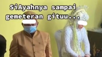 Viral Pesta Nikahan Mau Dimulai Dibubarkan Polisi, Tangan Ayah Pengantin Jadi Sorotan