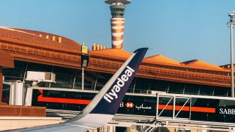 Ketiduran di Pesawat, Staf Maskapai Ikut Terbang dan Mendarat Abu Dhabi