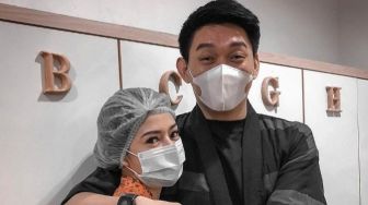 Gagal Program Bayi Tabung, Ifan Seventeen Semangati Sang Istri 