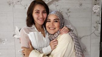 10 Potret Ibu Ayu Ting Ting Liburan Bareng Sahabat di Amerika, Modis Bak ABG