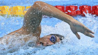 Perenang Italia Gabriele Detti bersaing ketat untuk nomor 400 meter gaya bebas putra pada Olimpiade Tokyo 2020 di Tokyo Aquatics Center, Tokyo, pada (24/7/2021). [Oli SCARFF / AFP]