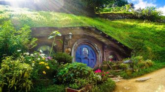 Berkunjung ke Rumah Hobbit, Wisata Unik dan Asyik di Selandia Baru