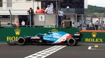 Esteban Ocon Menangi F1 GP Hungaria yang Kacau Balau