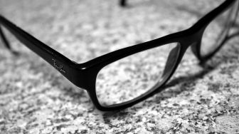 Dianggap Bisa Jadi Alat Mata-mata, Badan Keamanan Rusia Larang Kacamata Ray-Ban Stories