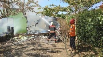 Sempat Terdengar Suara Ledakan, Gudang Milik TNI Hangus Terbakar