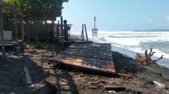 Warga Cianjur Diminta Waspada Gelombang Tinggi Pantai Apra