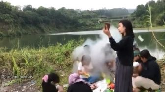 Viral Video Detik-detik Terjadi Ledakan saat Piknik, Satu Orang Nyemplung Danau