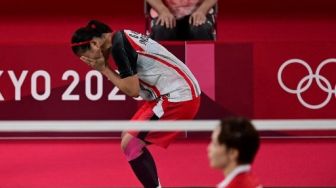 Aksi Greysia Polii Ganti Raket di Tengah Laga Final Olimpiade Tokyo