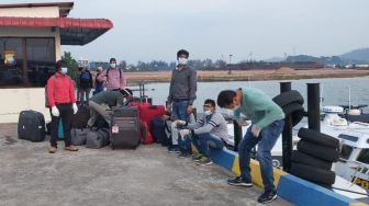 Berkeliaran di Perairan Batam, Belasan Warga India Diamankan Petugas