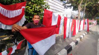 Dede Berharap Perayaan HUT RI Tak Diganti Pengibaran Bendera Putih
