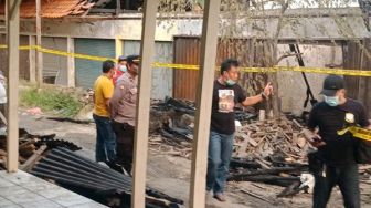 Delapan Kios di Blok I Pasar Sandang Tegalgubug Terbakar