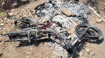 Dua Pelaku Jambret Dihajar Massa, Kulit Melepuh Hendak Dibakar Bersama Motor