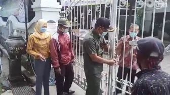 Emosi Warganya Banyak yang Mati, Kepala Desa di Jombang Kecewa Lalu Segel Puskesmas