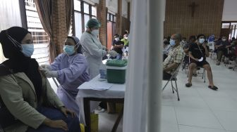 Jasa Pembuatan Kartu Vaksinasi dan Surat Rapid Test di Bekasi, 2 Orang Ditangkap