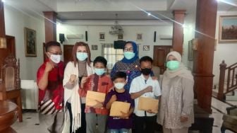 Puan Maharani Beri Bantuan Pendidikan untuk Vino, Anak Yatim Piatu Akibat Covid-19