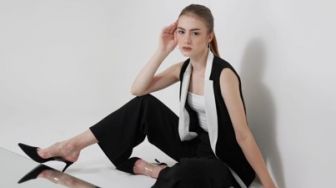 Ajak Berefleksi, Lini Fesyen Ini Hadirkan Koleksi Terbaru Bernuansa Hitam Putih