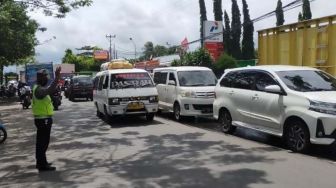 Terjadi Antrean di SPBU, Polres Lombok Barat Imbau Pembeli Tidak Berkerumun