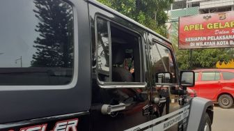 Jeep Rubicon Jadi Sasaran Pecah Kaca di Rajabasa, Pelaku Gondol Uang Rp 200 Juta