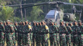 Personel TNI AD mengikuti pembukaan Latihan Bersama Garuda Shield ke 15/2021 di Pusat Latihan Tempur (Puslatpur) TNI AD di Baturaja, OKU, Sumatera Selatan, Rabu (4/8/2021). [ANTARA FOTO/Nova Wahyudi]