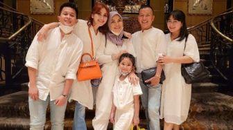 Gak Pernah Diekspos, Ayu Ting Ting Juga Punya Adik Laki-Laki 
