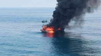 Kapal Penangkap Ikan Terbakar di Pulau Berhala, 1 Meninggal 2 ABK Hilang